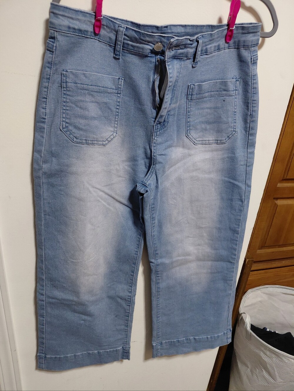 Light Blue Women’s Relaxed Fit Capri Jeans